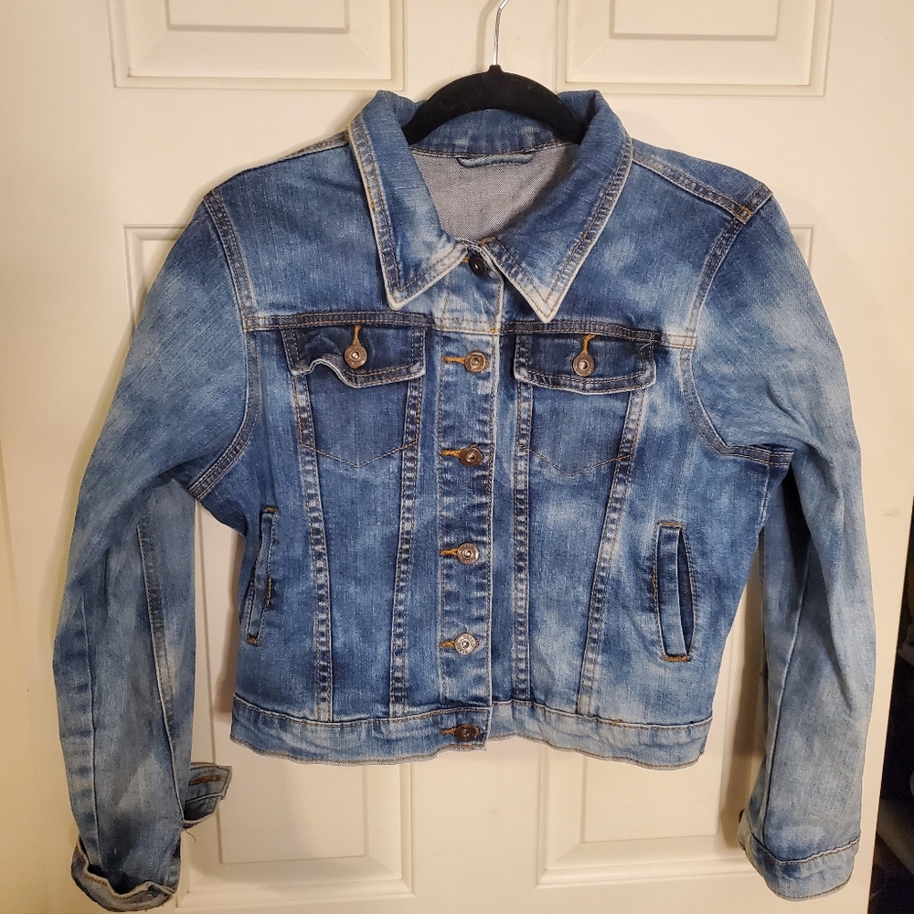 Distressed Jean Jacket Size Medium